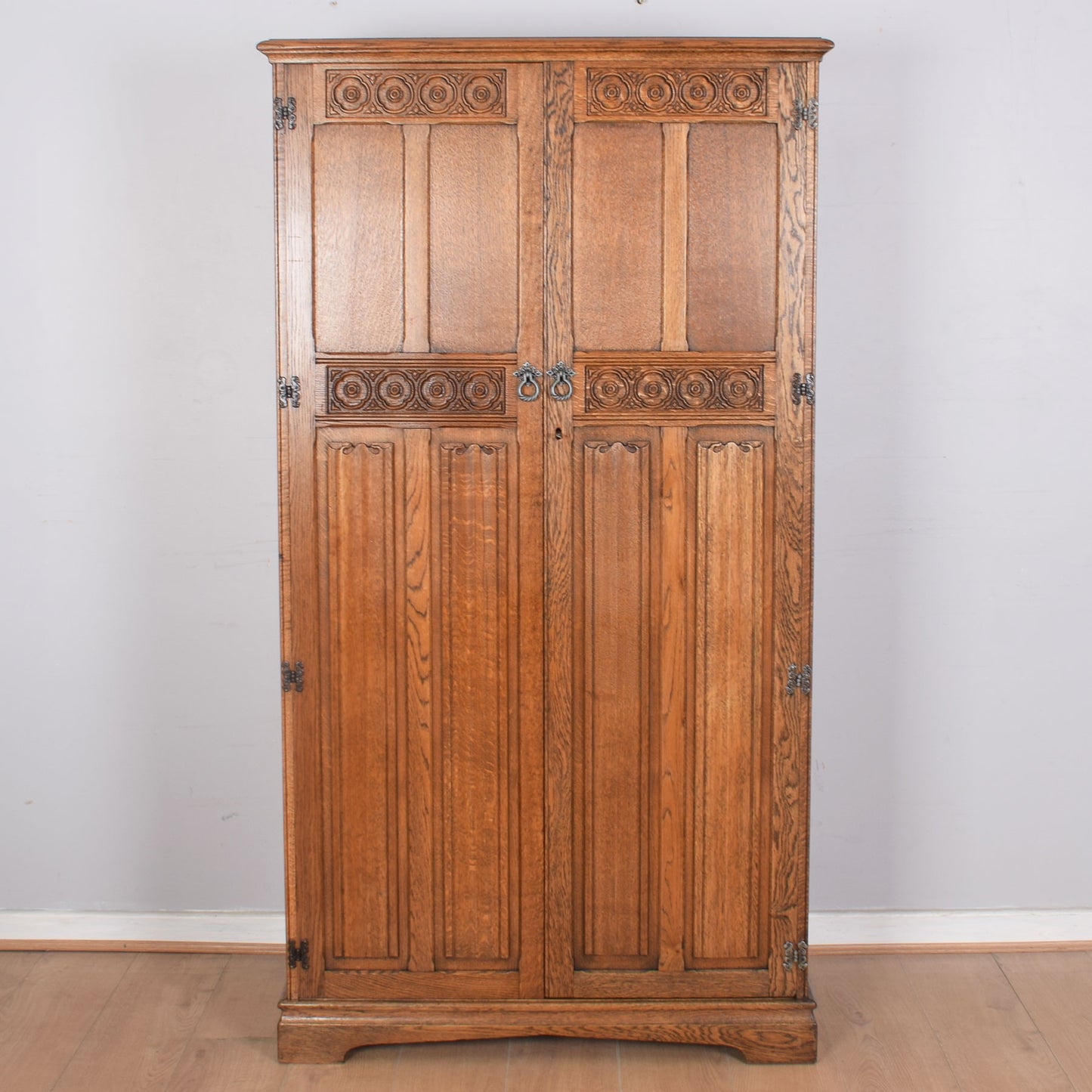 Oak Linenfold Gents Wardrobe