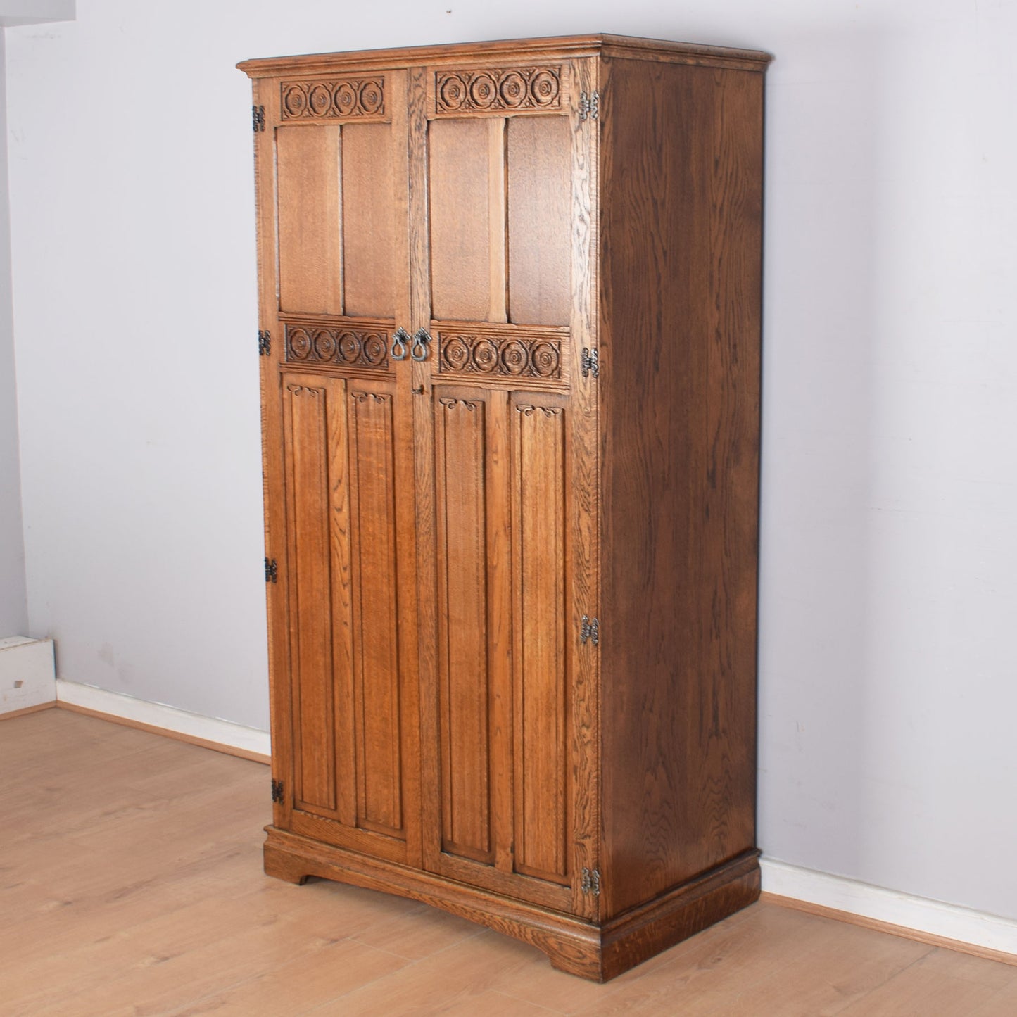 Oak Linenfold Gents Wardrobe