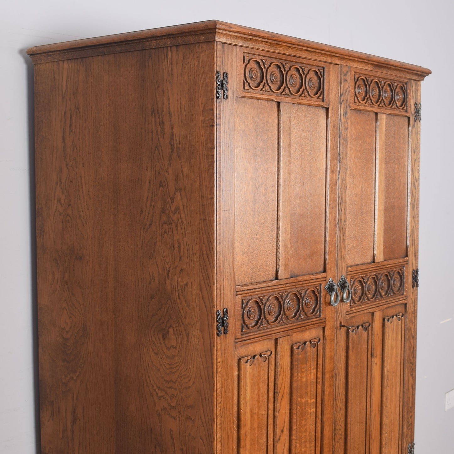 Oak Linenfold Gents Wardrobe