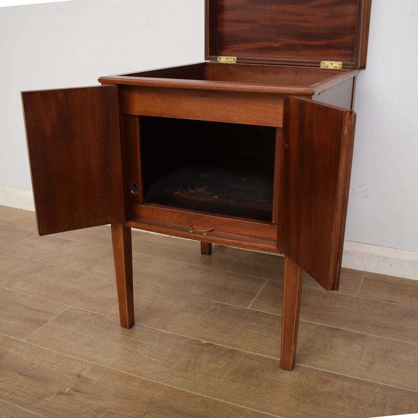 Mahogany Hi-Fi Unit