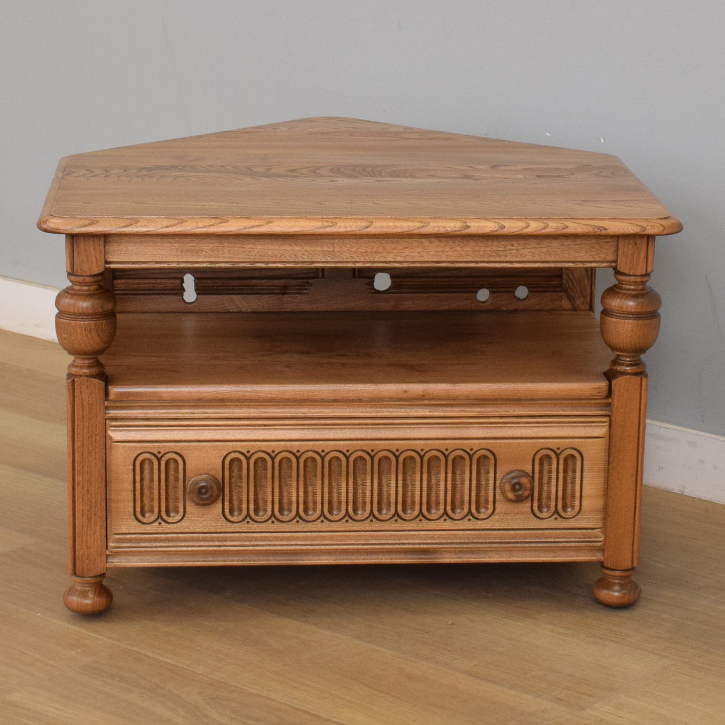 Ercol 'Warwick' Corner TV Unit