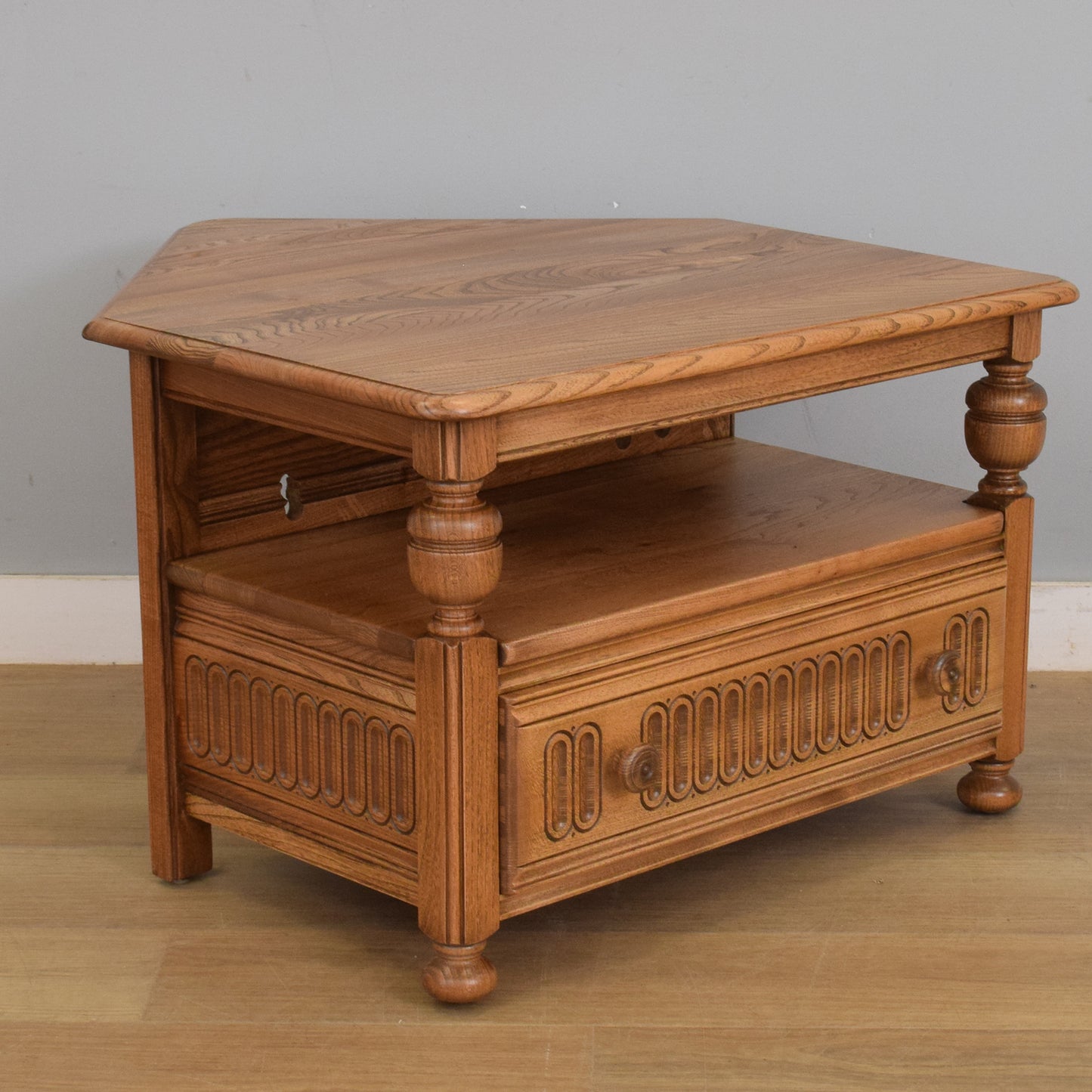 Ercol 'Warwick' Corner TV Unit
