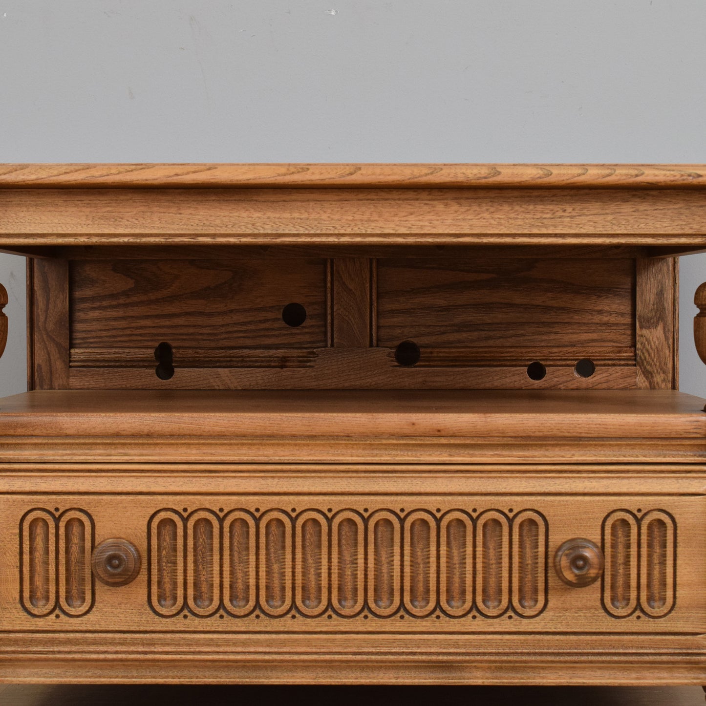 Ercol 'Warwick' Corner TV Unit