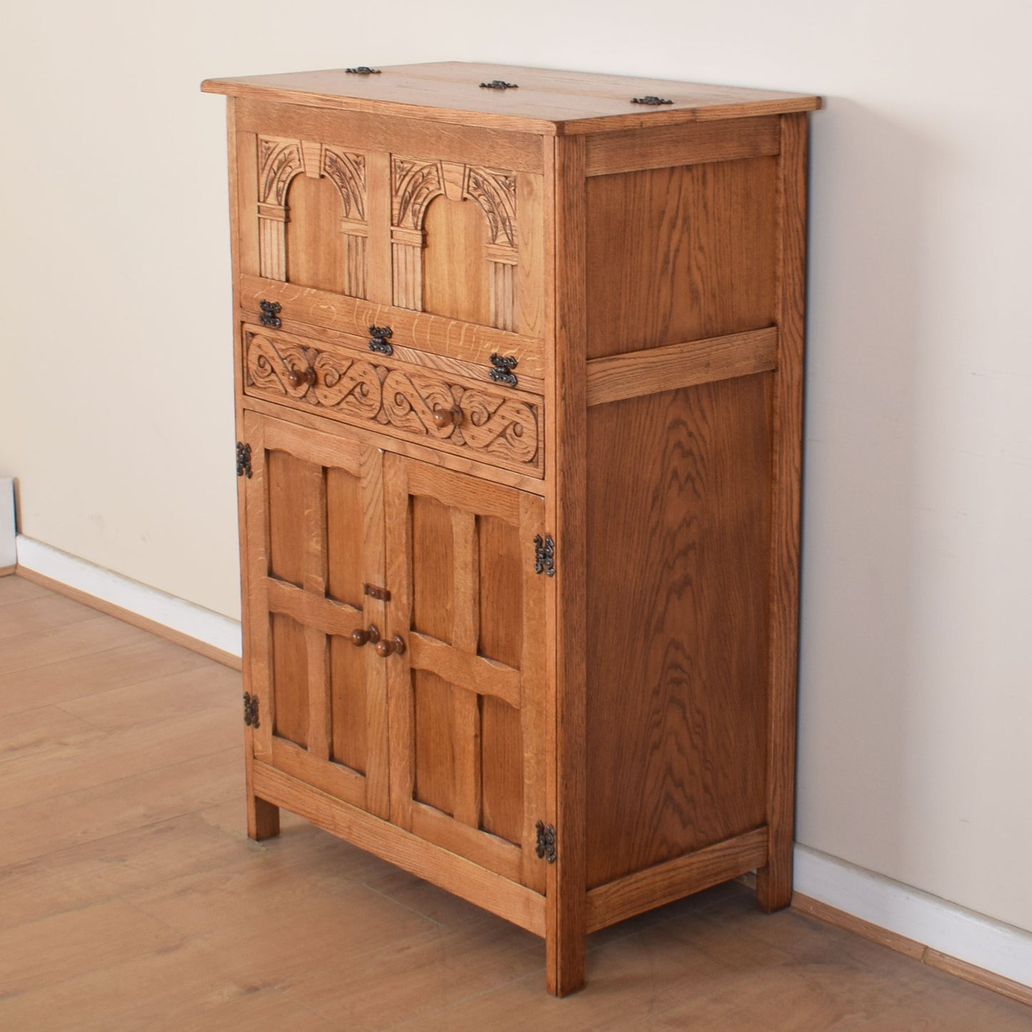 Bevan Funnel Oak Drinks Cabinet