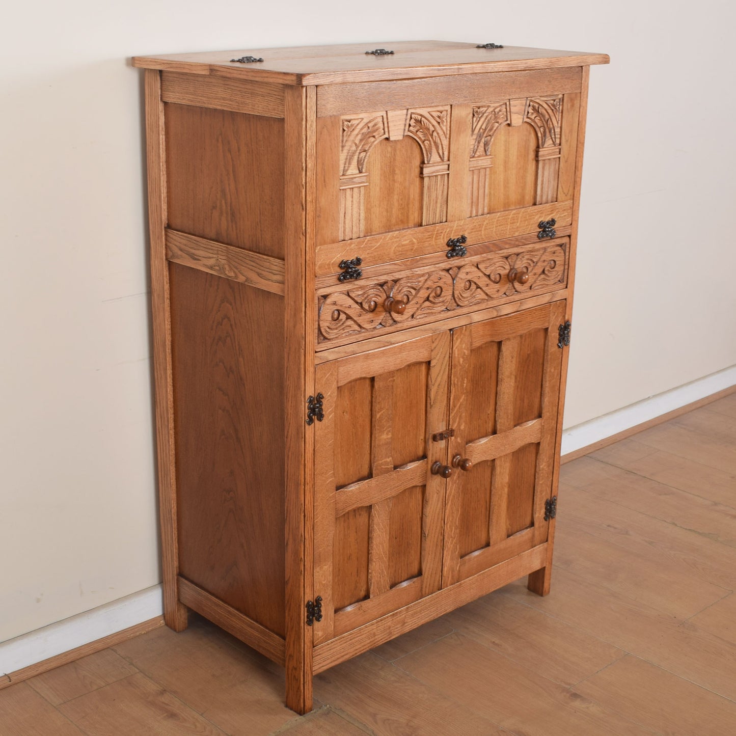 Bevan Funnel Oak Drinks Cabinet
