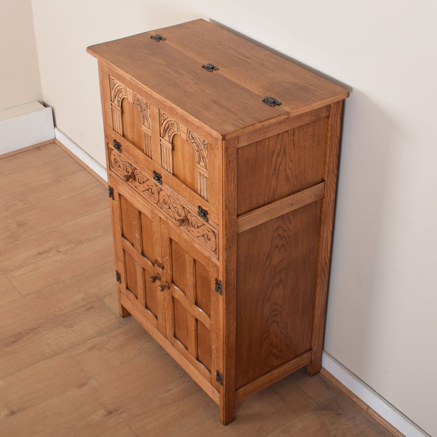 Bevan Funnel Oak Drinks Cabinet