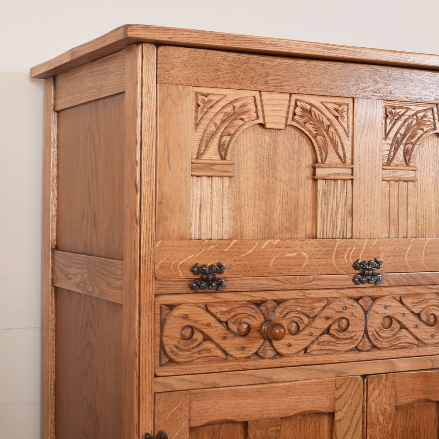 Bevan Funnel Oak Drinks Cabinet