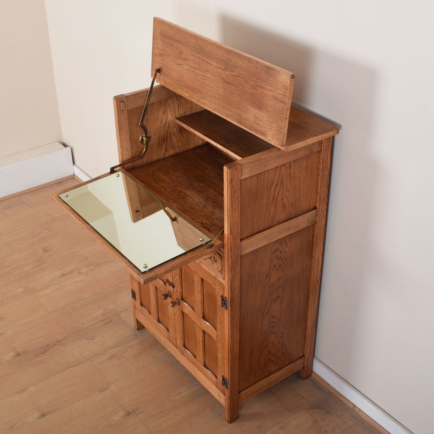 Bevan Funnel Oak Drinks Cabinet