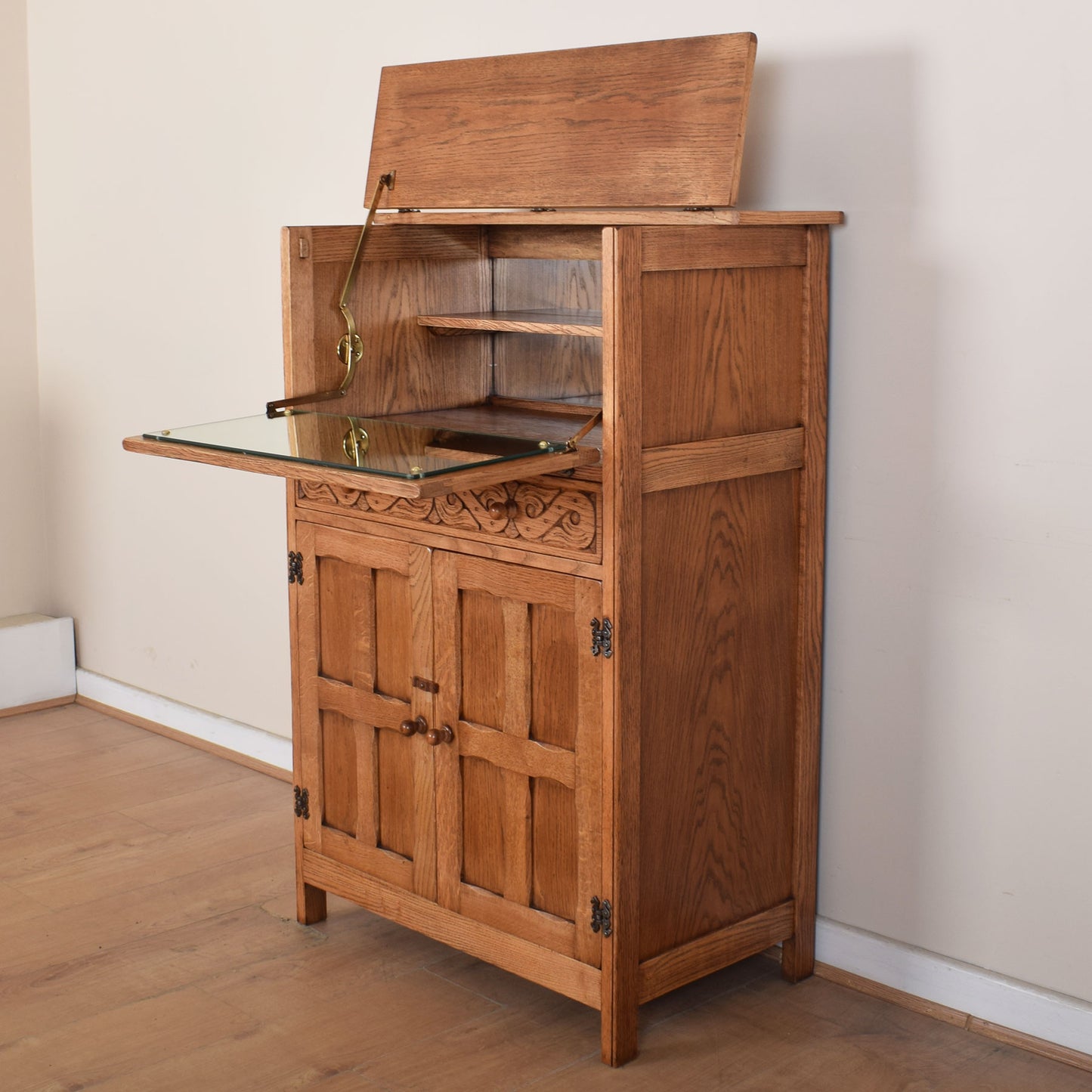 Bevan Funnel Oak Drinks Cabinet