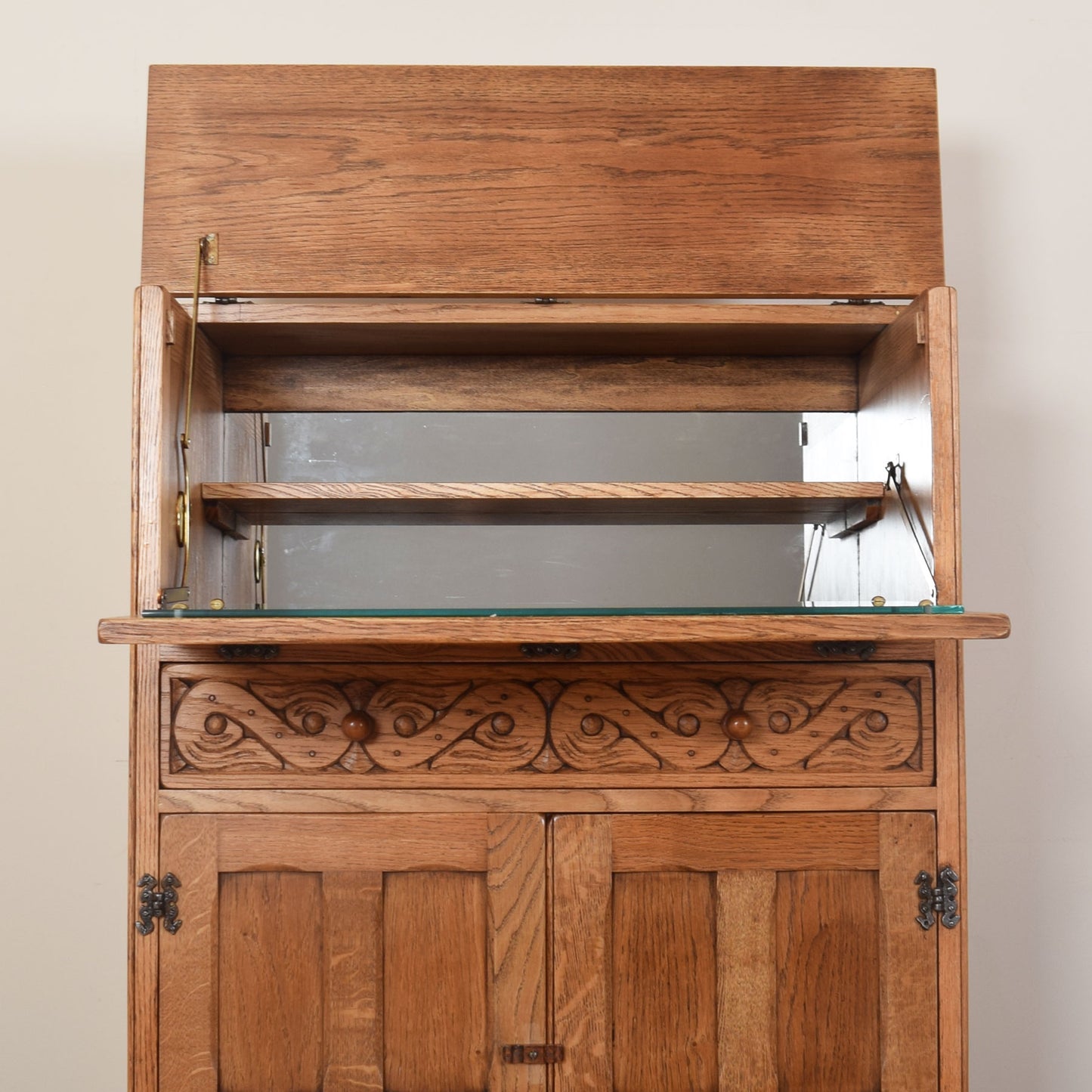 Bevan Funnel Oak Drinks Cabinet