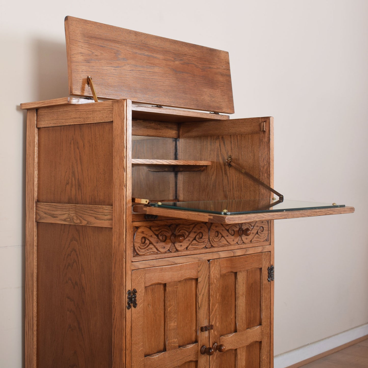 Bevan Funnel Oak Drinks Cabinet