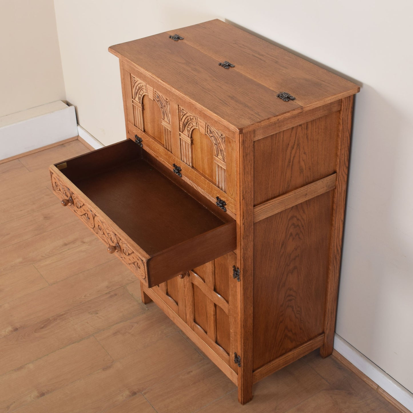 Bevan Funnel Oak Drinks Cabinet