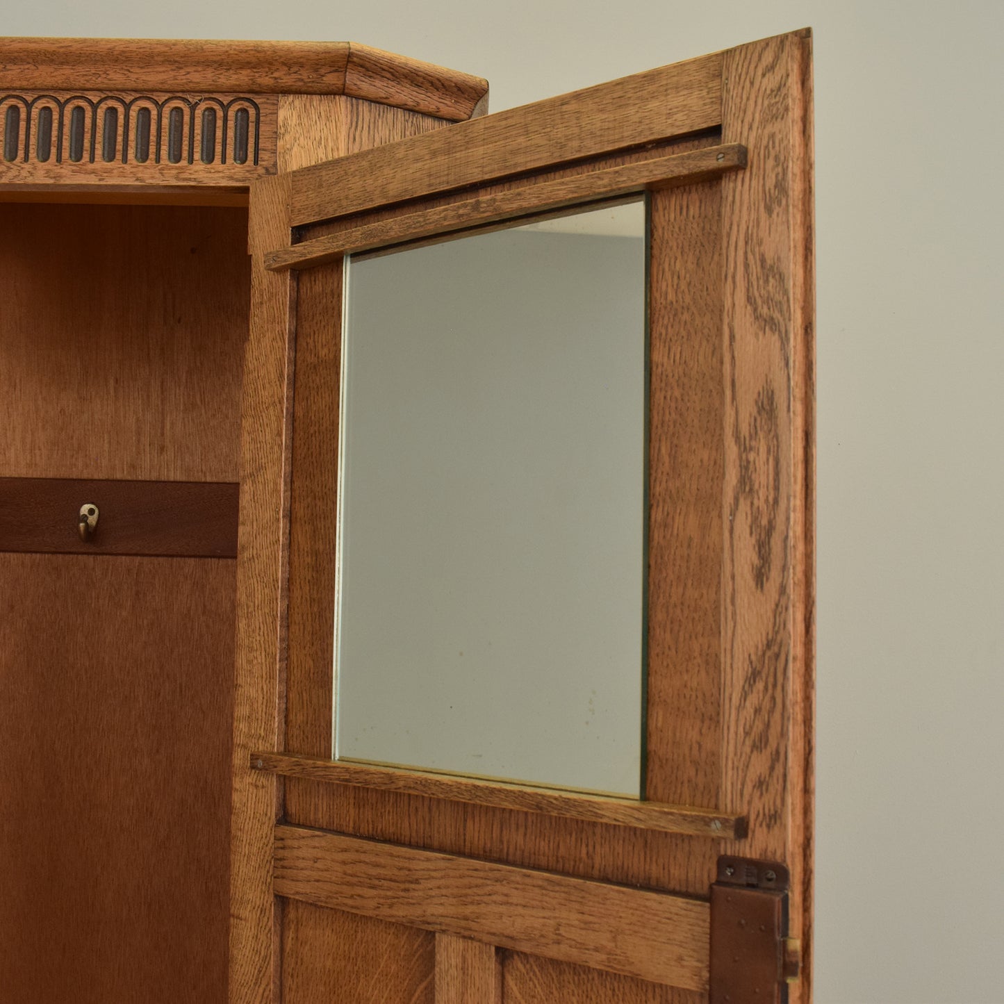 Refinished Hallrobe