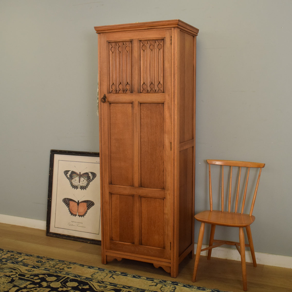 Small Linenfold Hallrobe