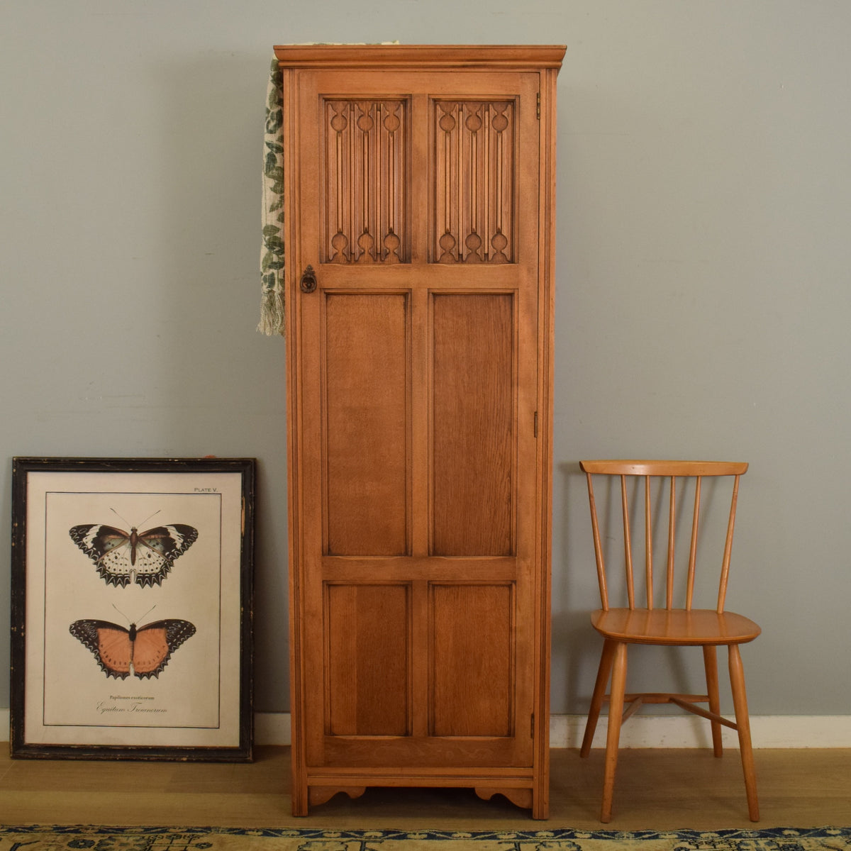 Small Linenfold Hallrobe