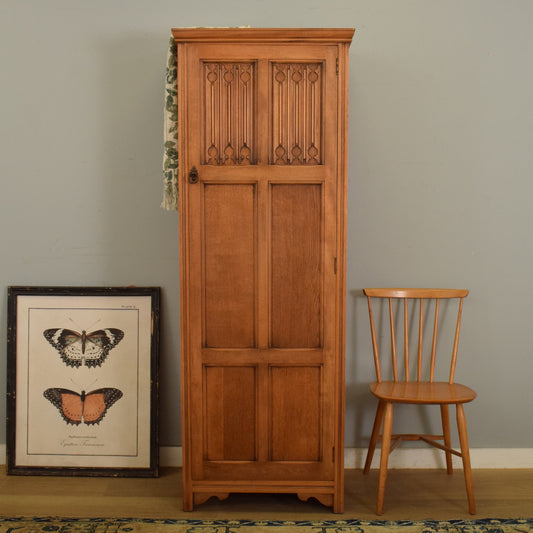 Small Linenfold Hallrobe