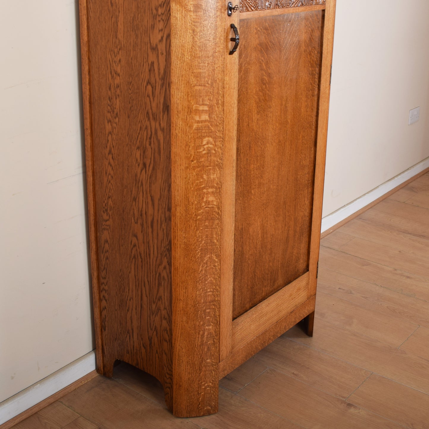 Oak Carved Hallrobe
