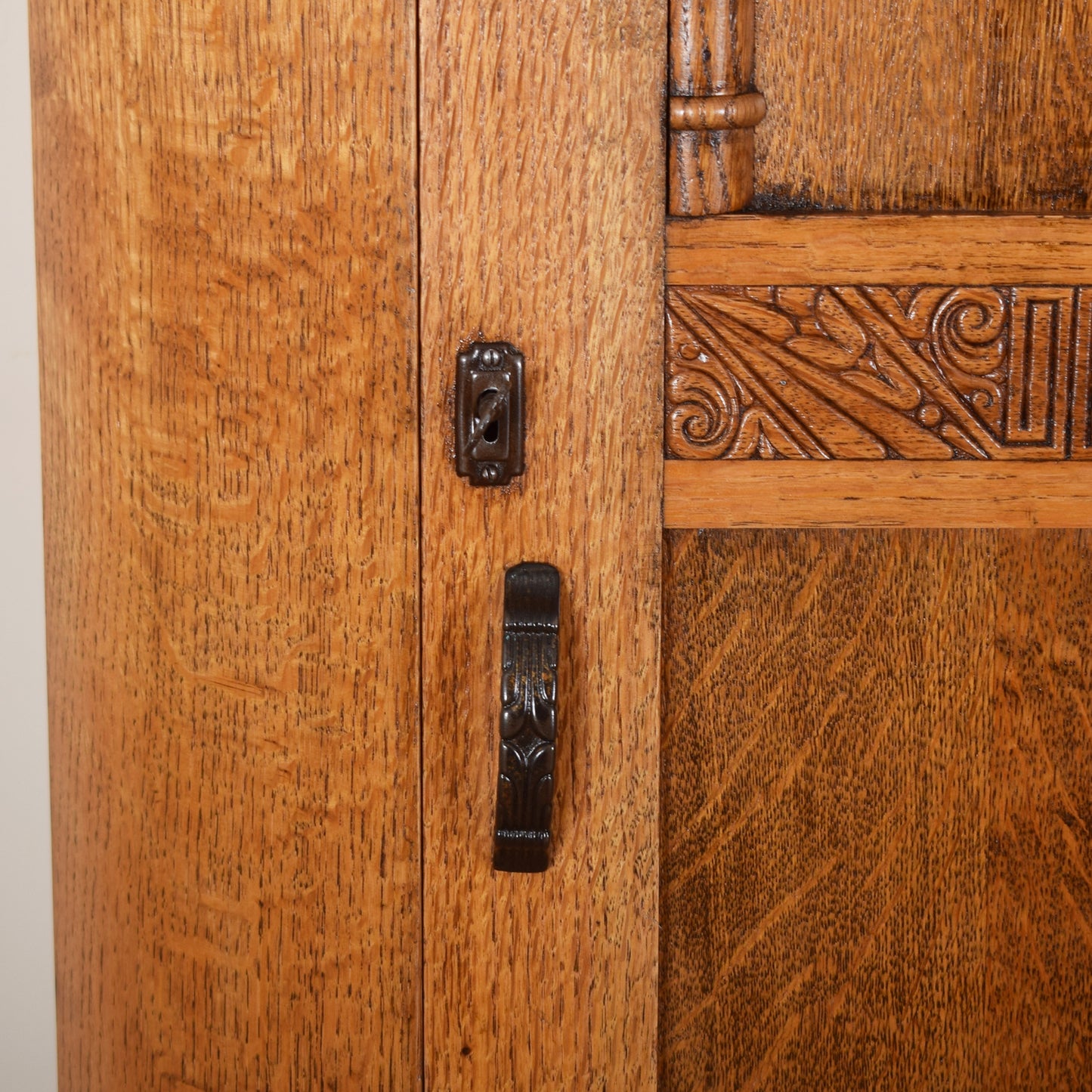 Oak Carved Hallrobe