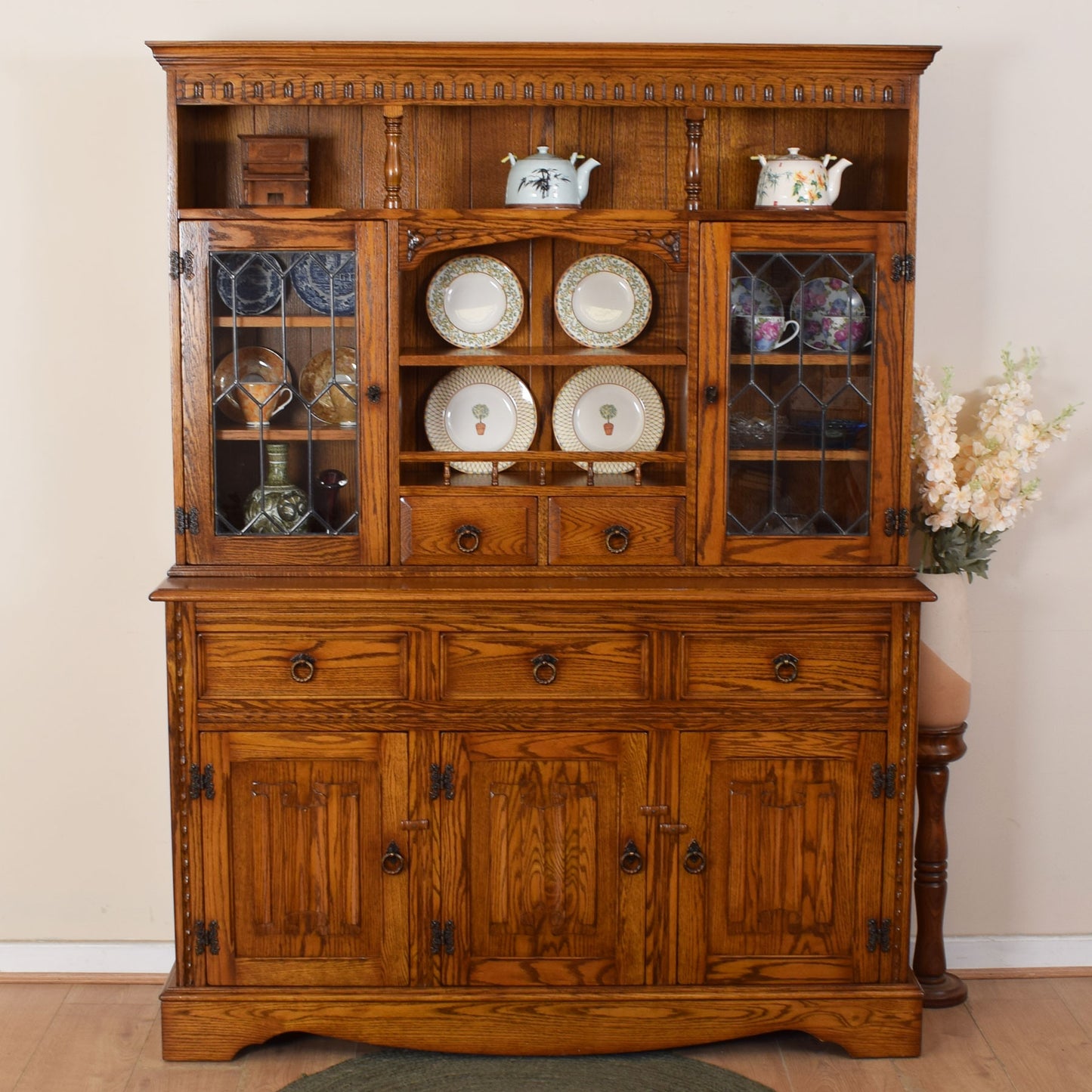 Jaycee Glazed Oak Dresser