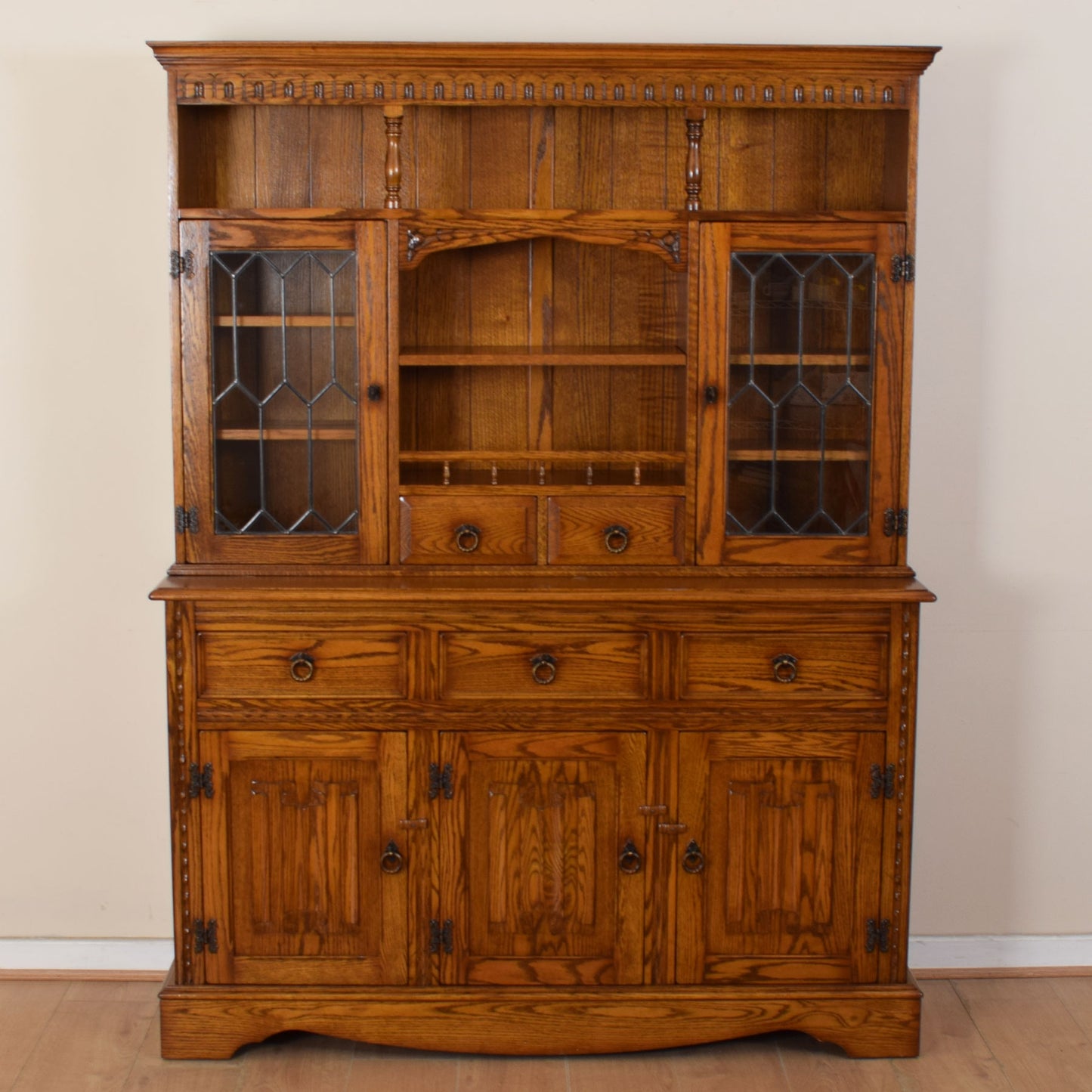 Jaycee Glazed Oak Dresser
