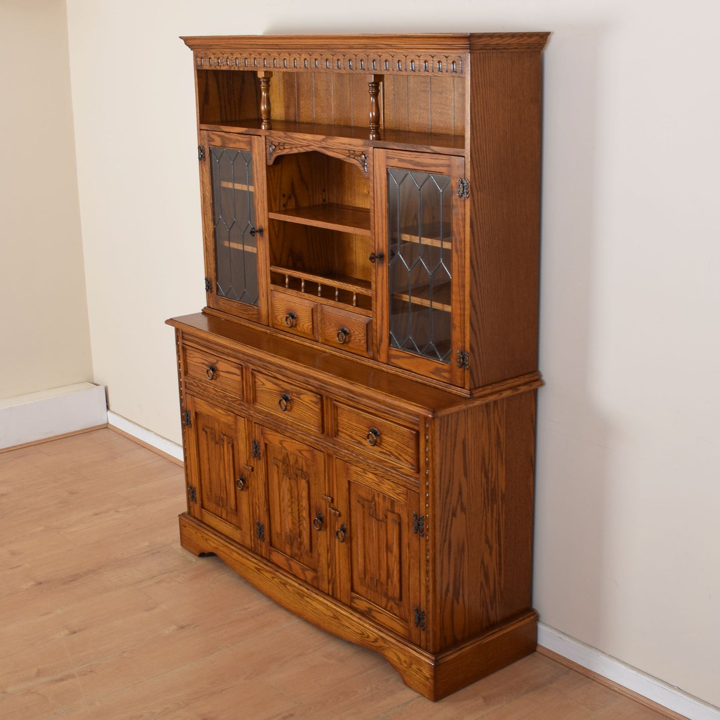 Jaycee Glazed Oak Dresser