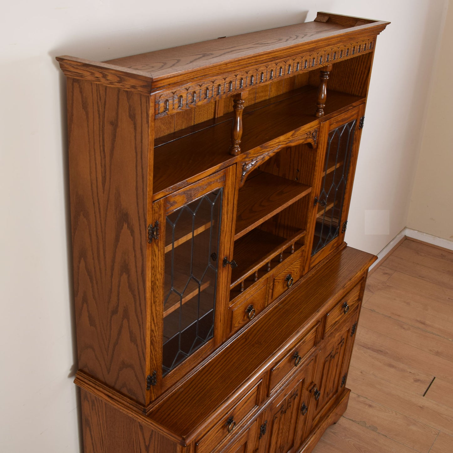Jaycee Glazed Oak Dresser