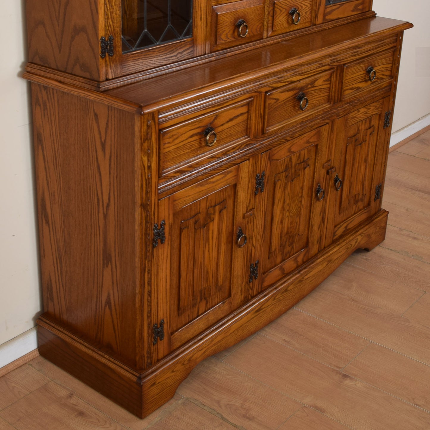 Jaycee Glazed Oak Dresser