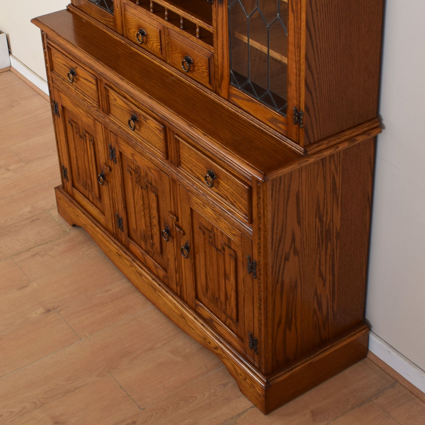 Jaycee Glazed Oak Dresser
