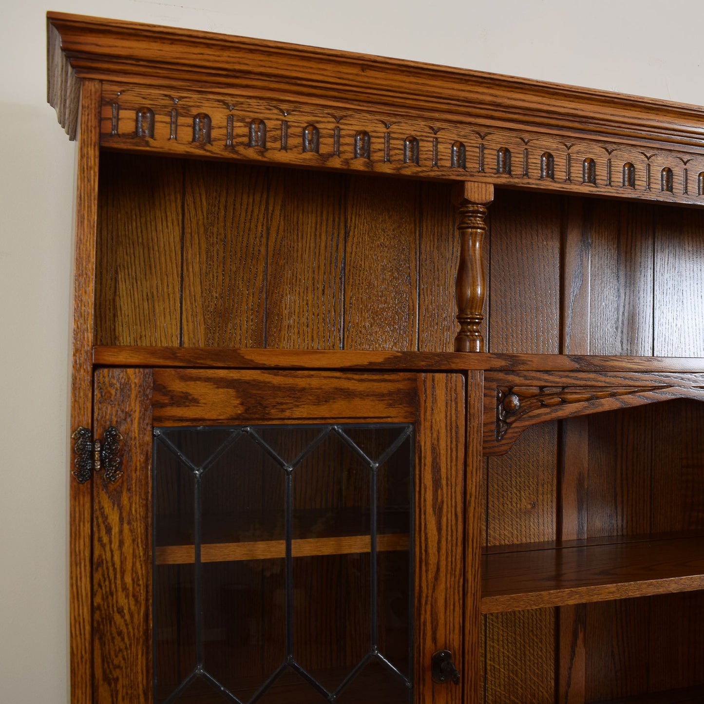 Jaycee Glazed Oak Dresser