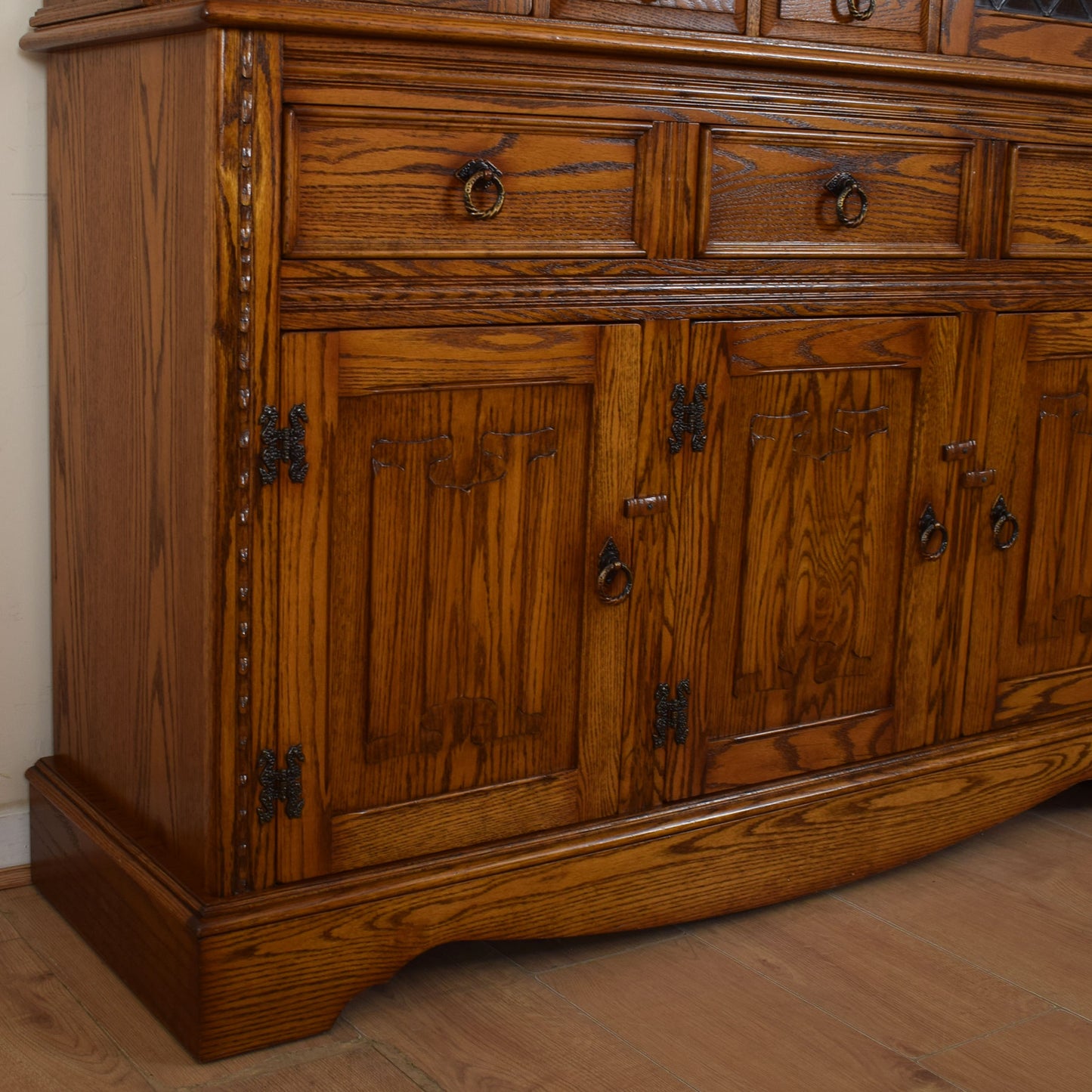Jaycee Glazed Oak Dresser