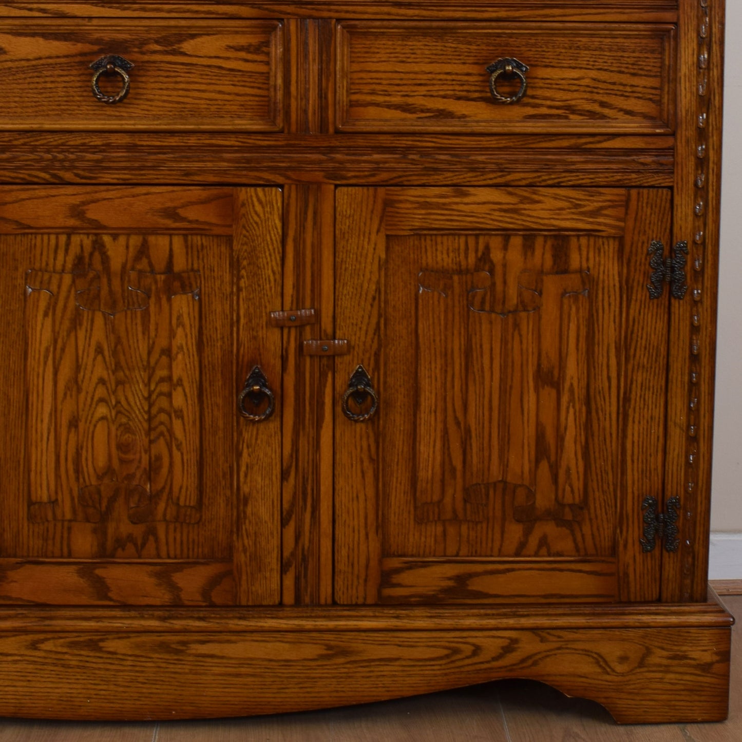 Jaycee Glazed Oak Dresser