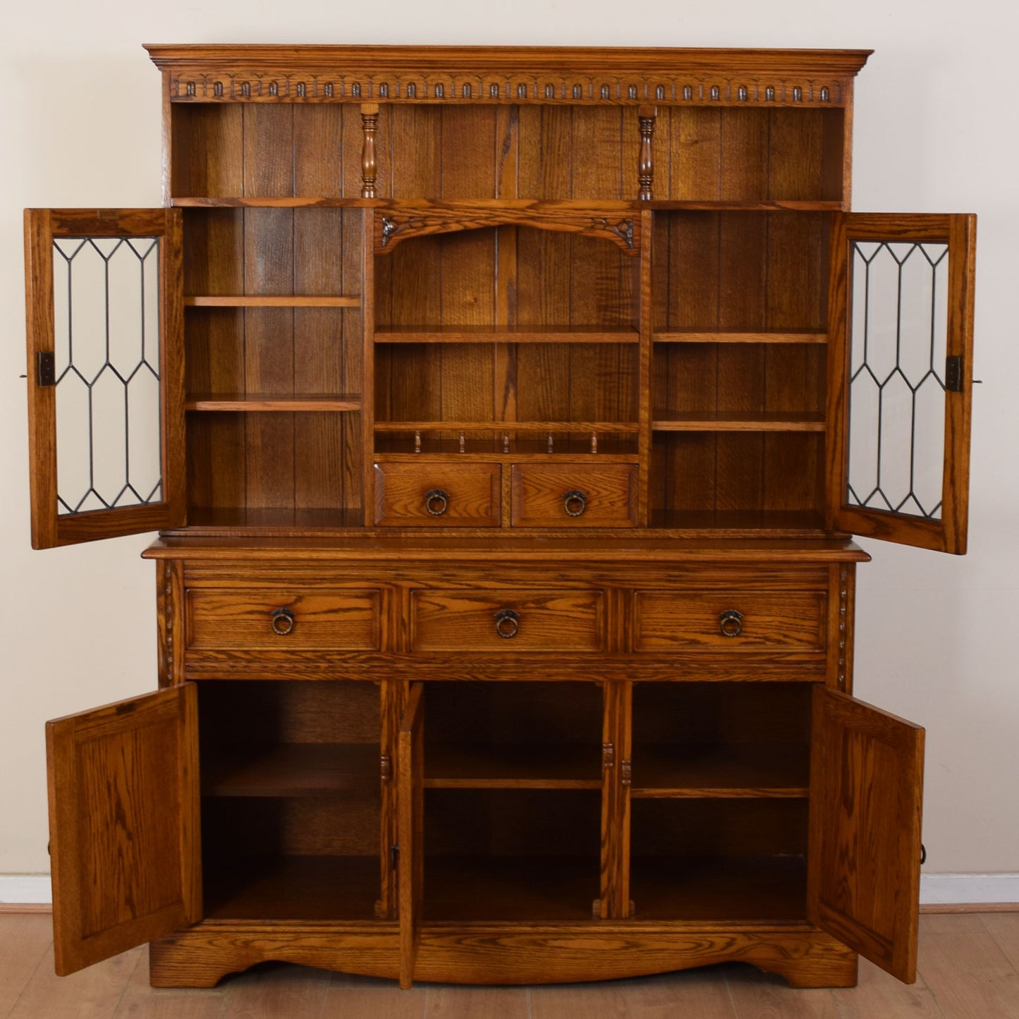 Jaycee Glazed Oak Dresser