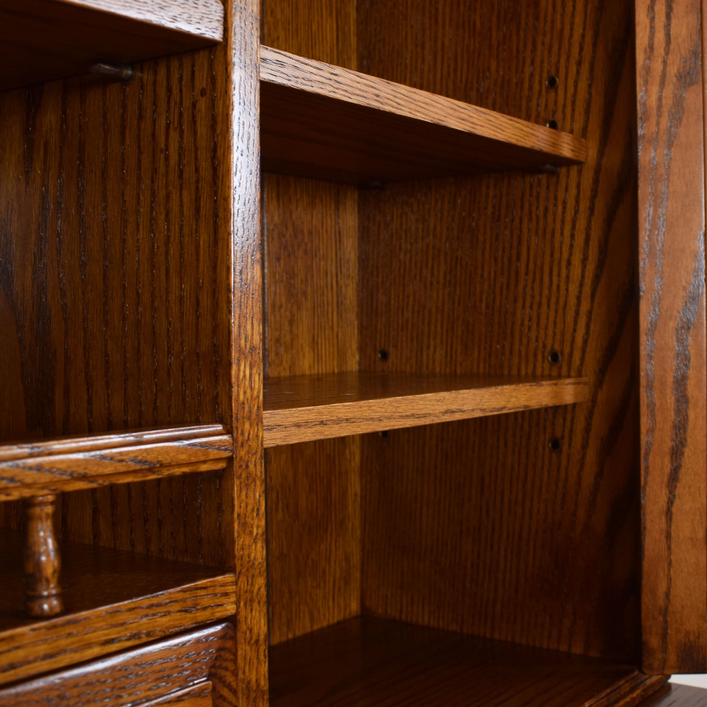 Jaycee Glazed Oak Dresser