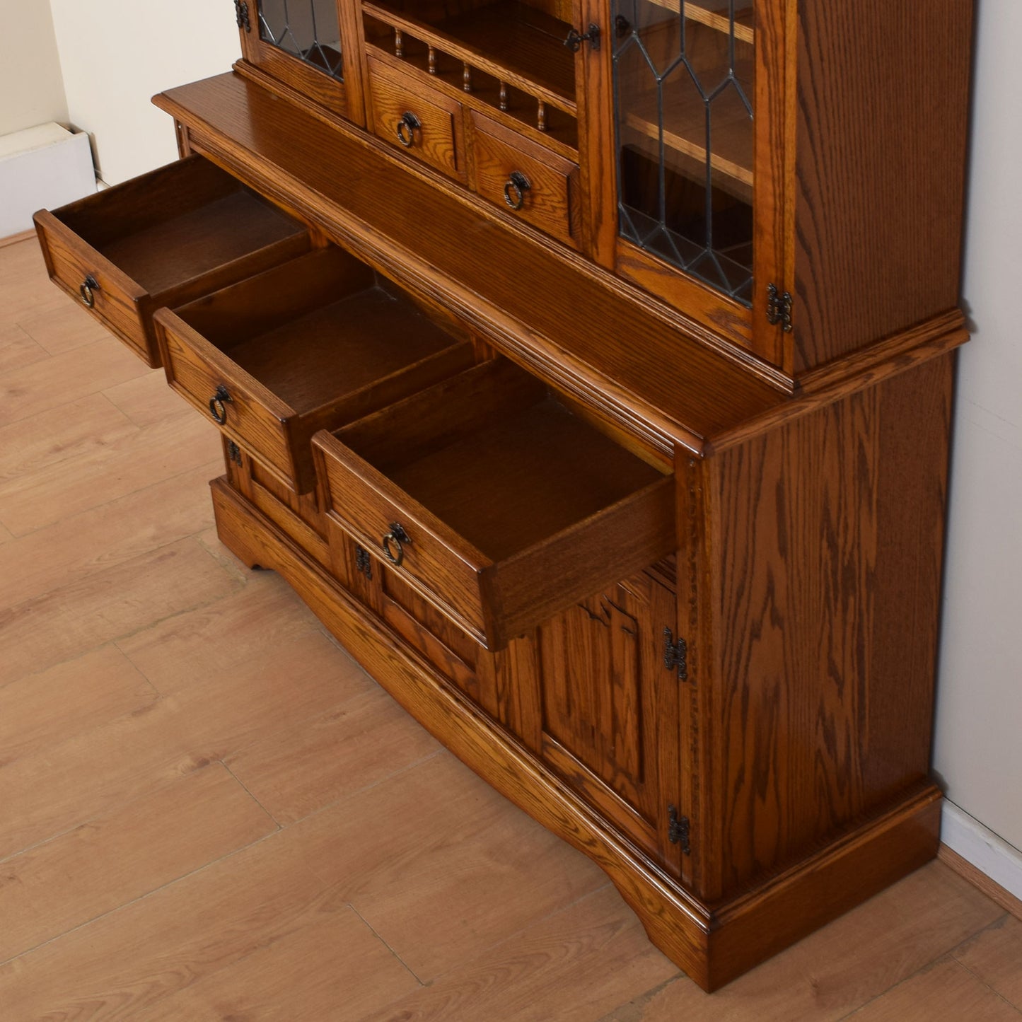 Jaycee Glazed Oak Dresser