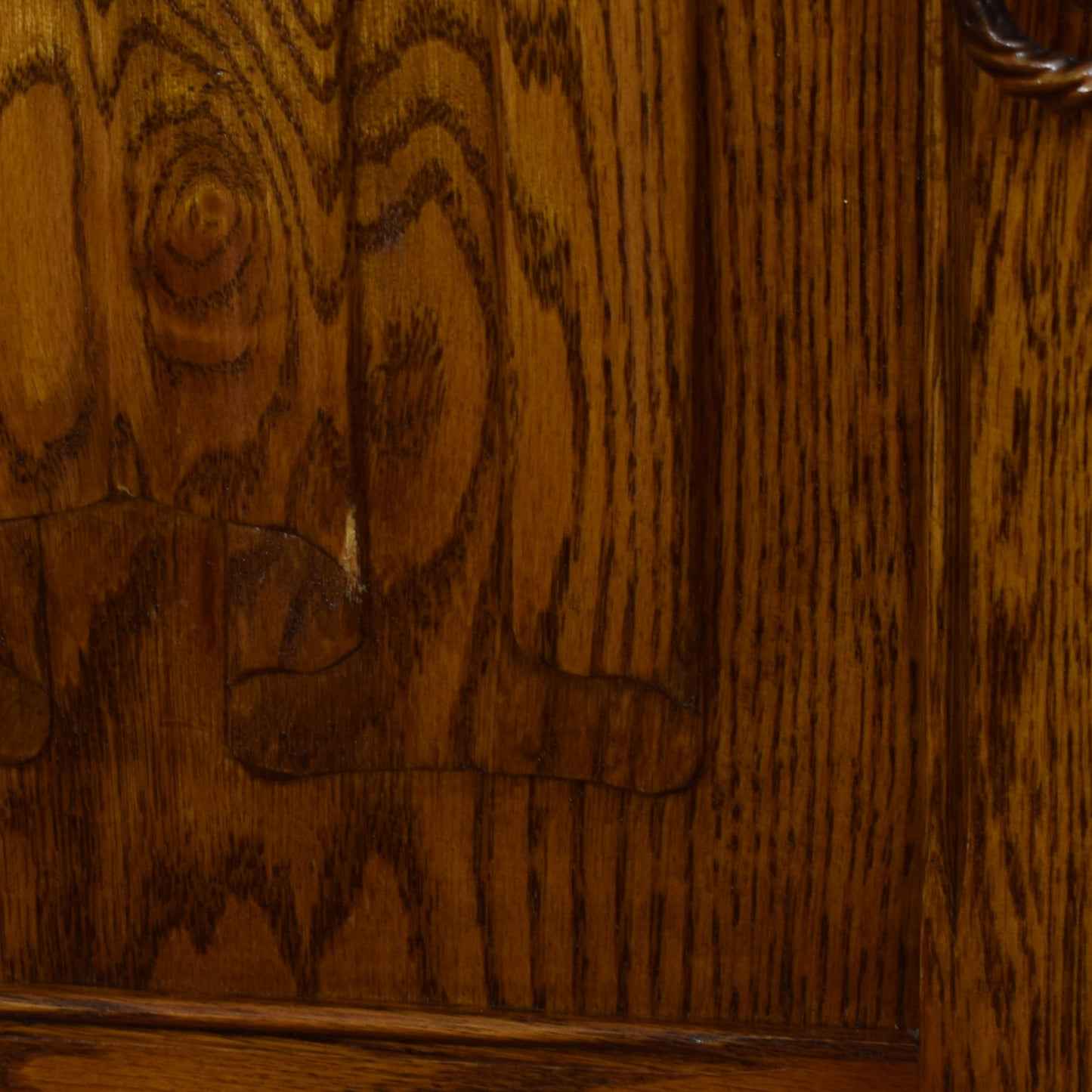 Jaycee Glazed Oak Dresser