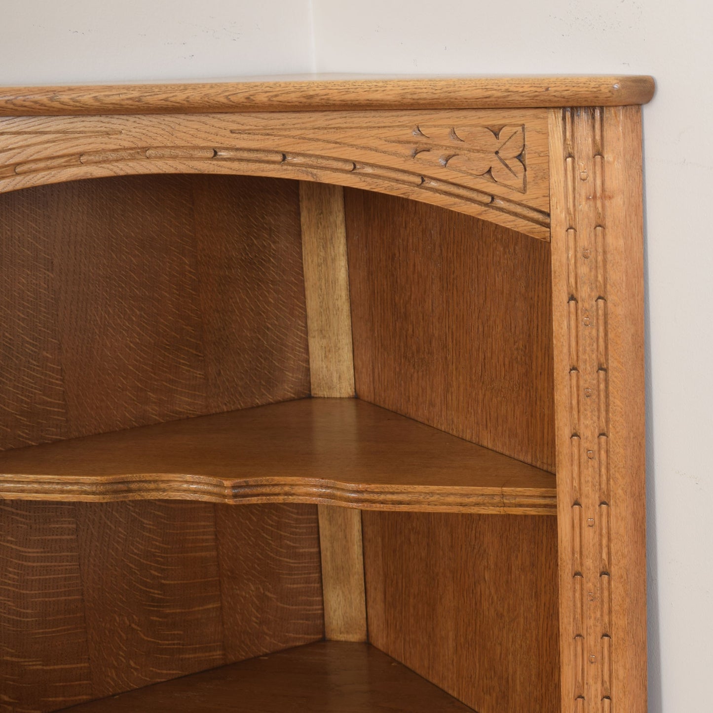 Small Old Charm Corner Unit