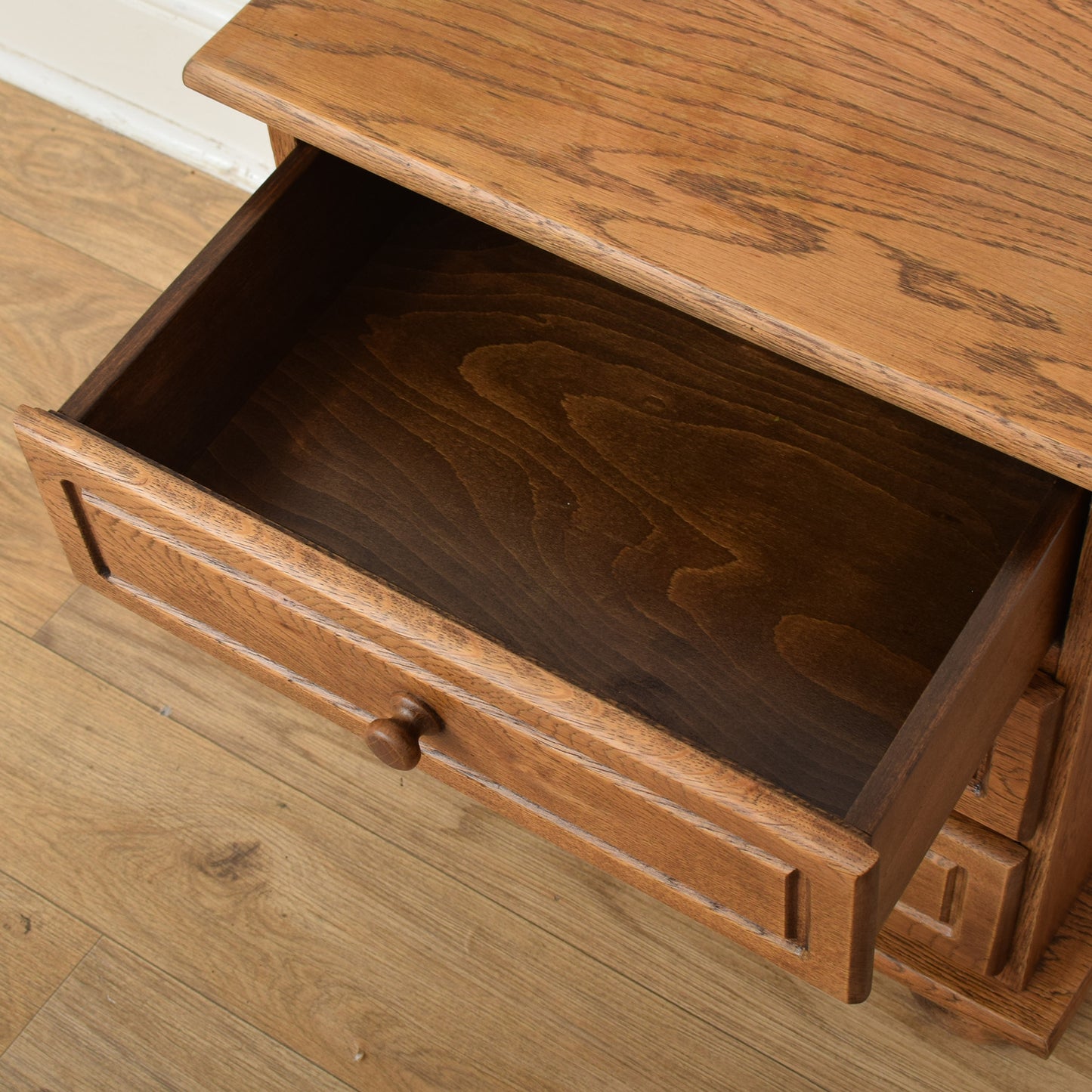 Oak Bedside