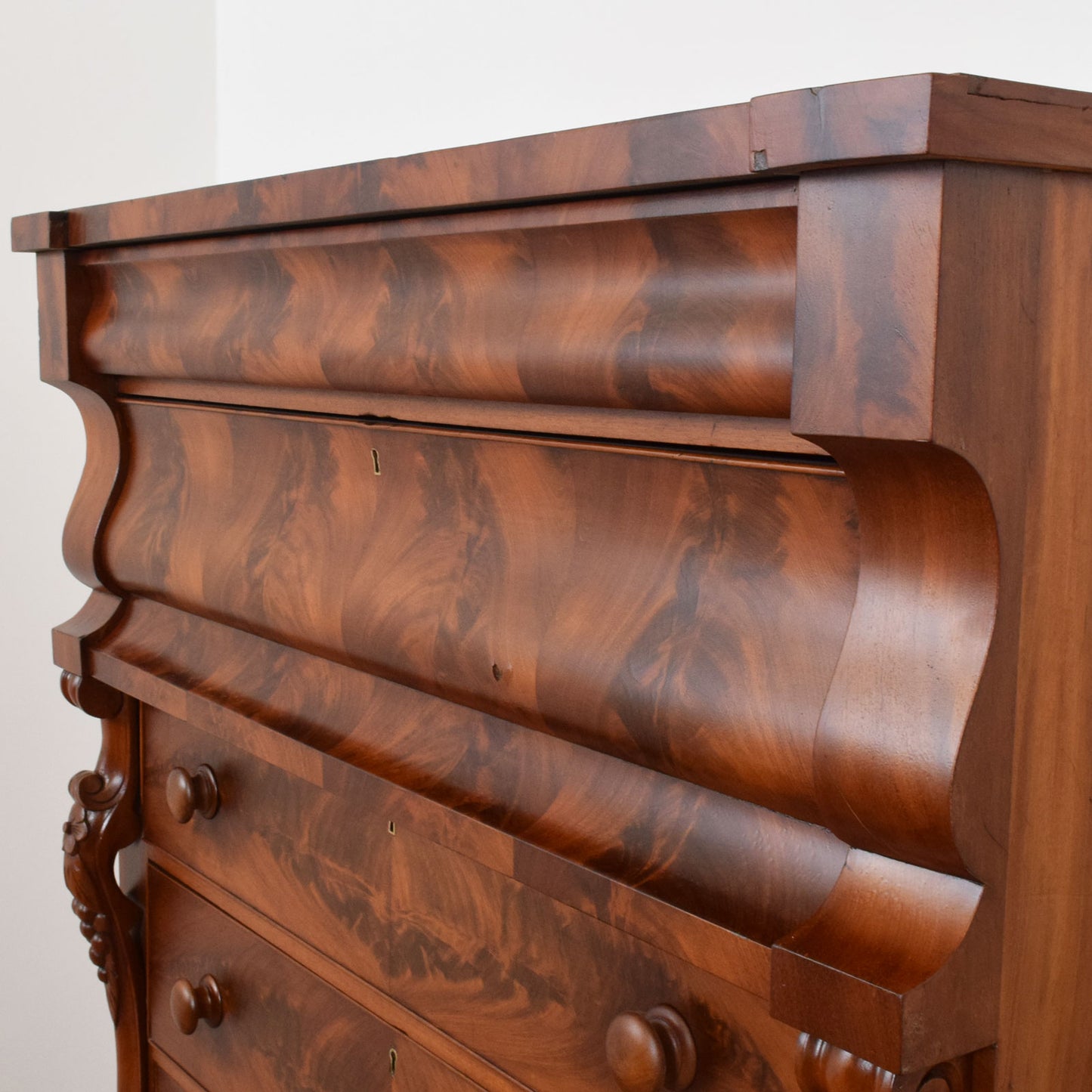 Flamed Mahogany Scotch Chest Of Drawers
