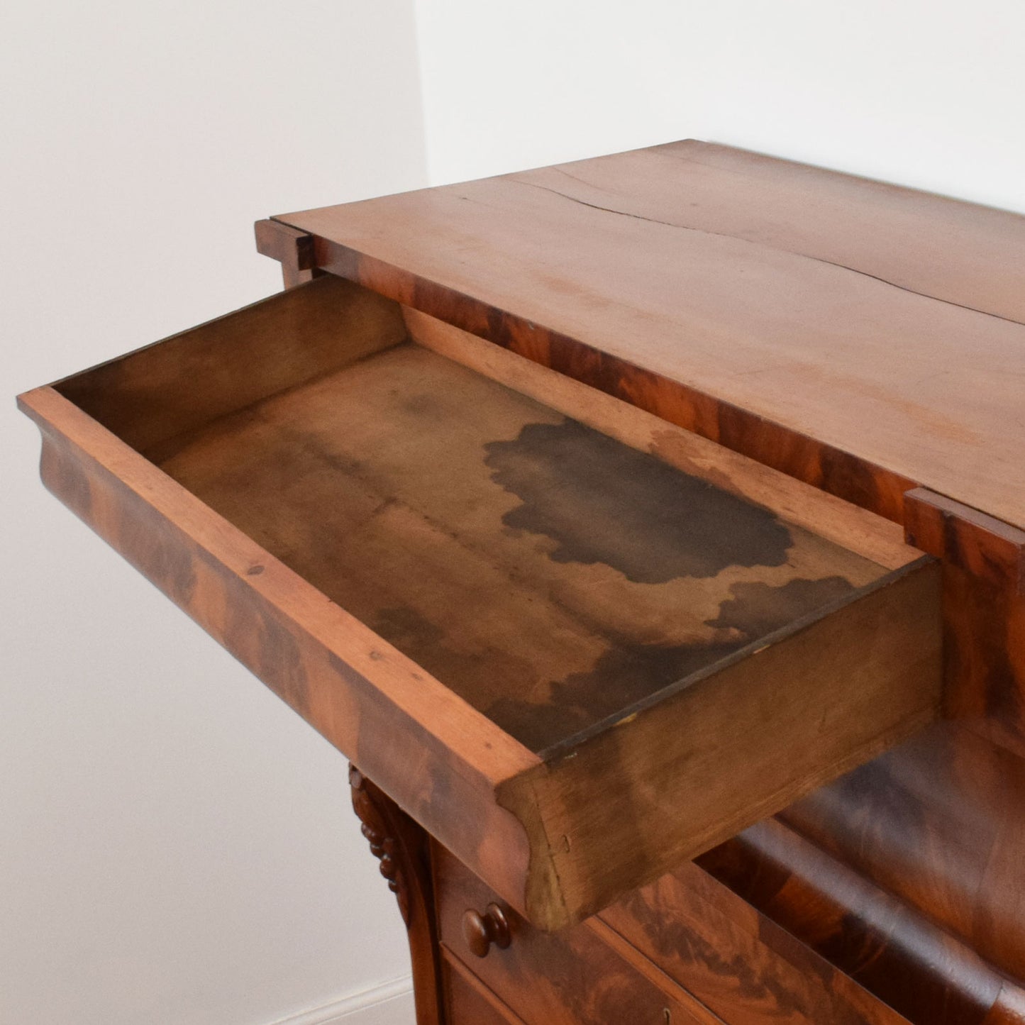 Flamed Mahogany Scotch Chest Of Drawers