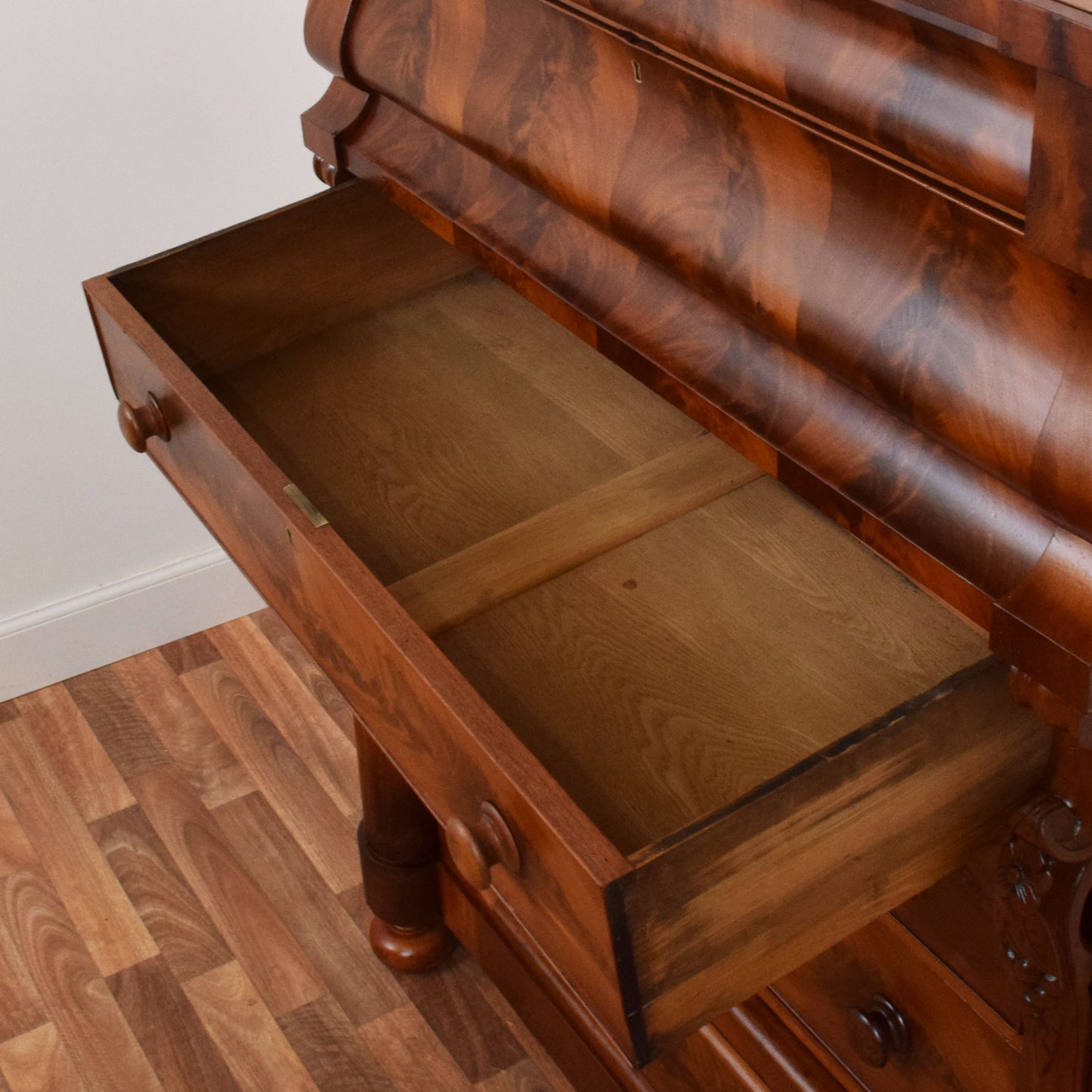 Flamed Mahogany Scotch Chest Of Drawers