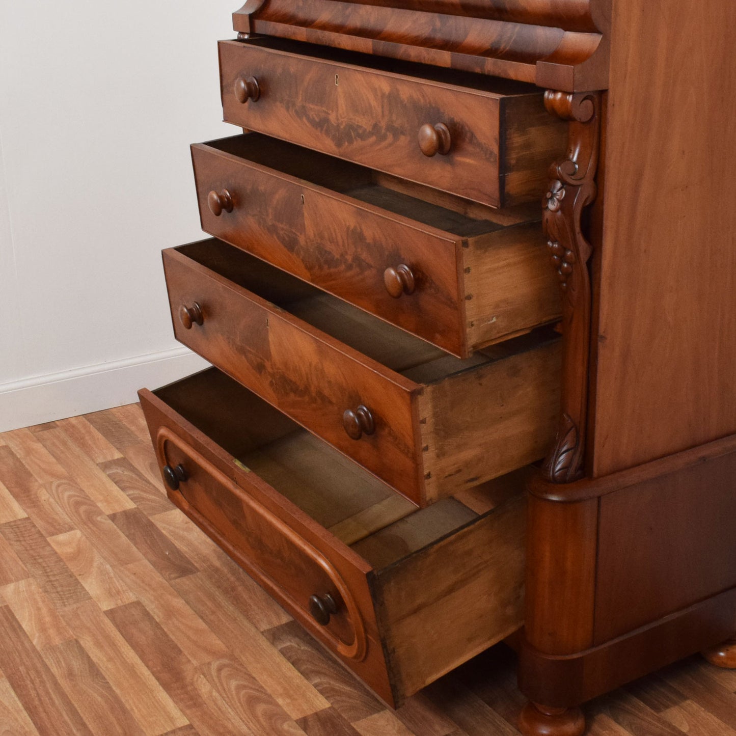 Flamed Mahogany Scotch Chest Of Drawers