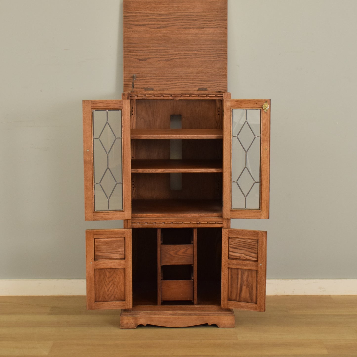 'Old Charm' HiFi Media Cabinet