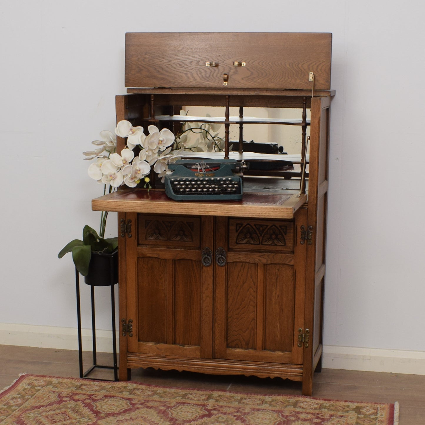 Old Charm Drinks Cabinet