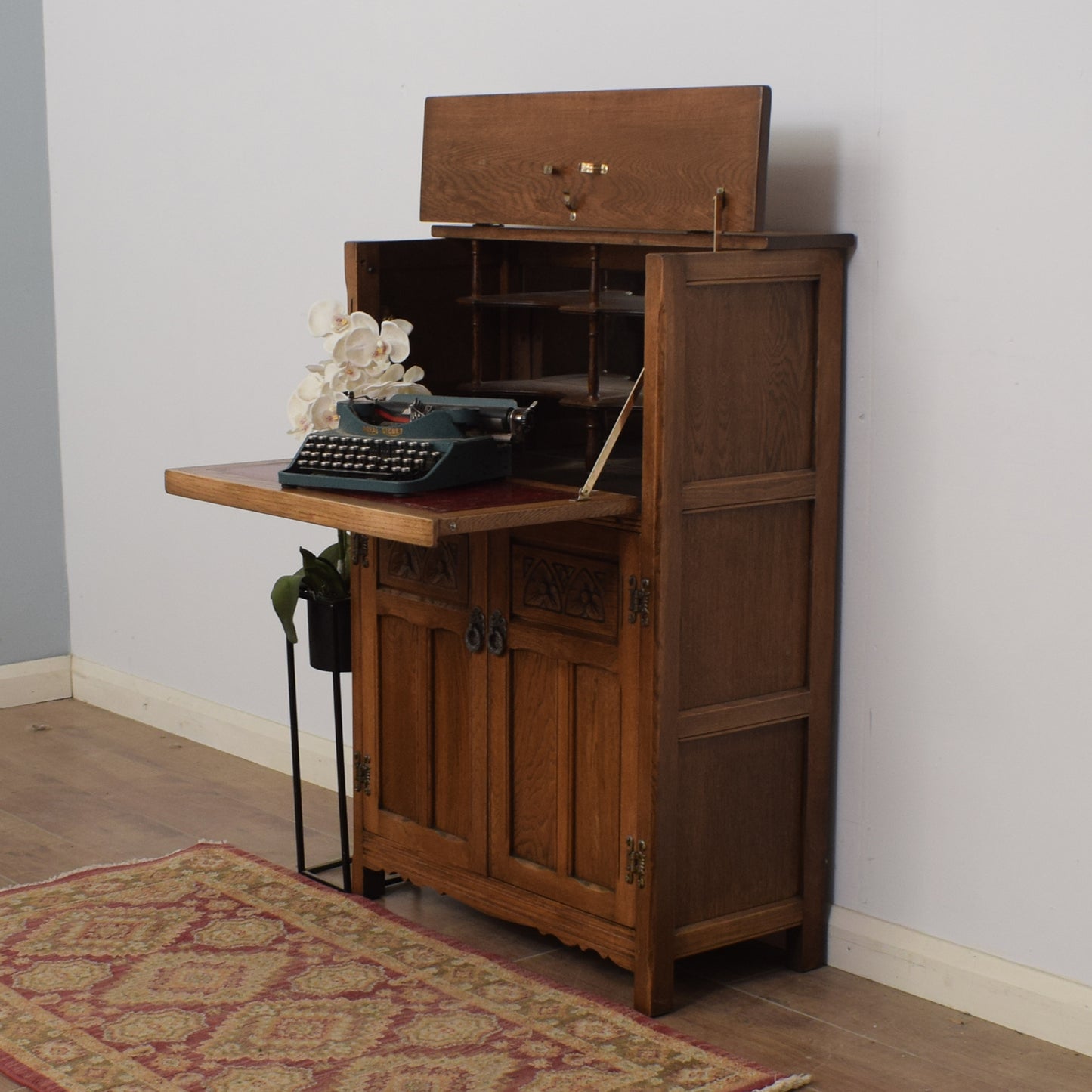 Old Charm Drinks Cabinet