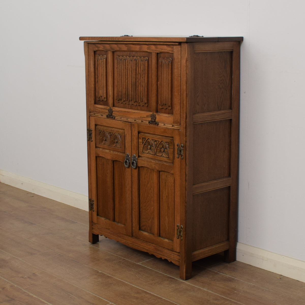 Old Charm Drinks Cabinet