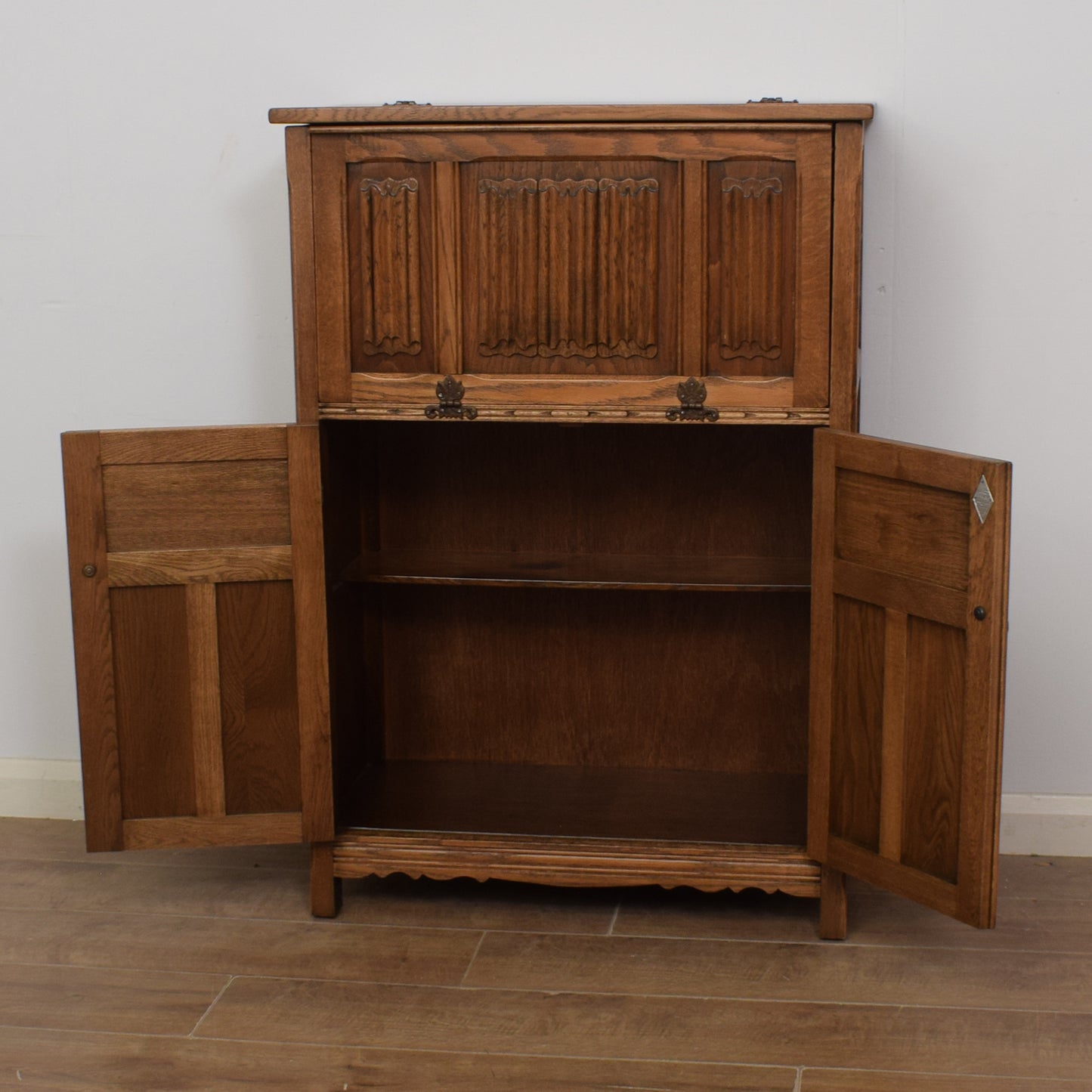 Old Charm Drinks Cabinet