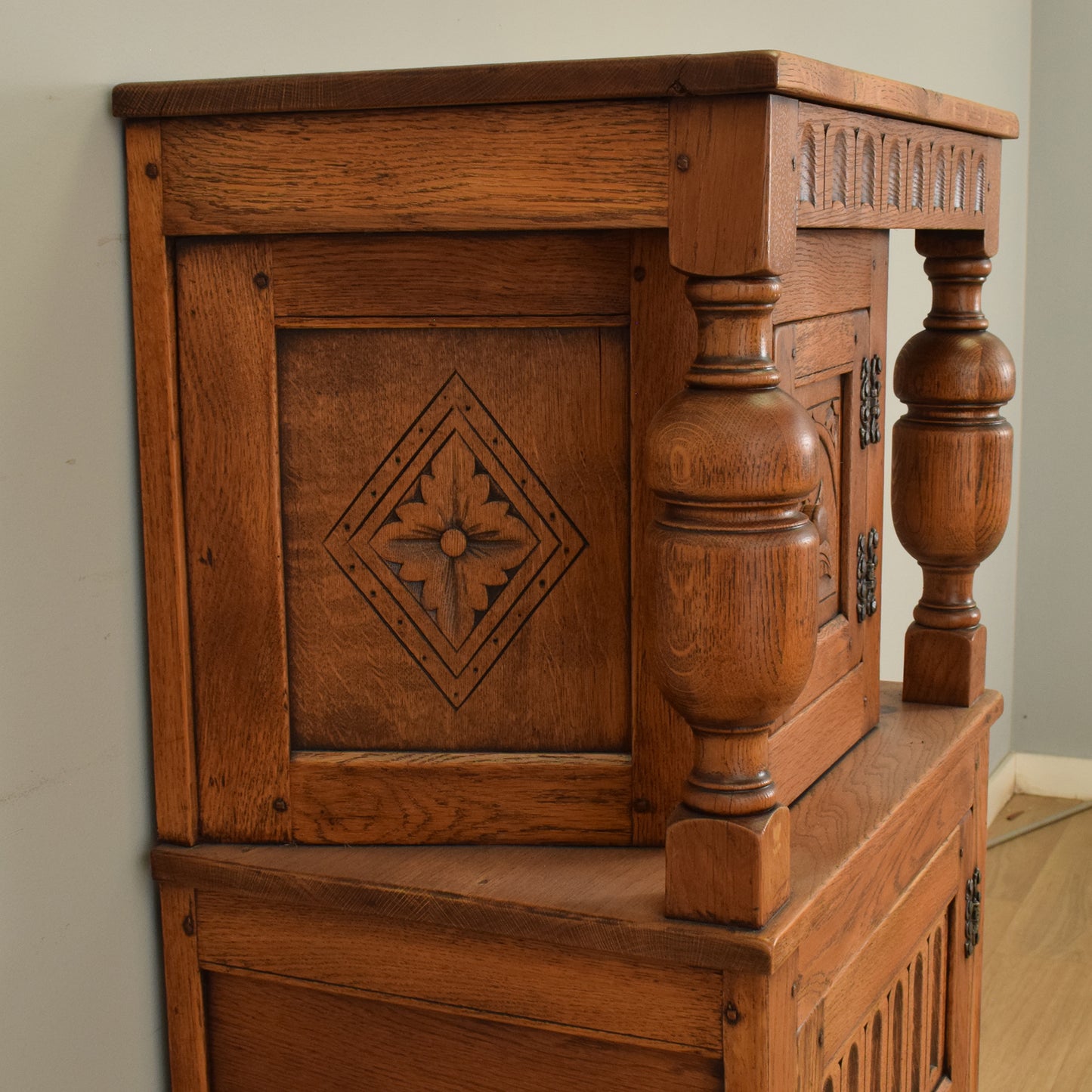Oak Court Cabinet