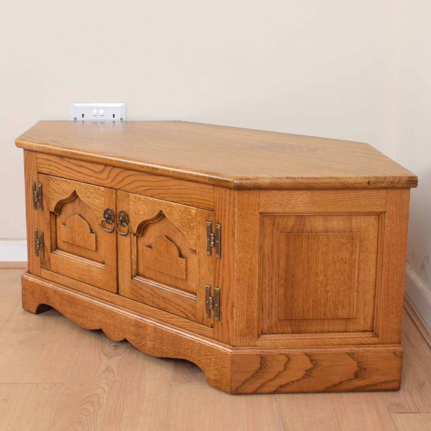 Oak Corner TV Unit