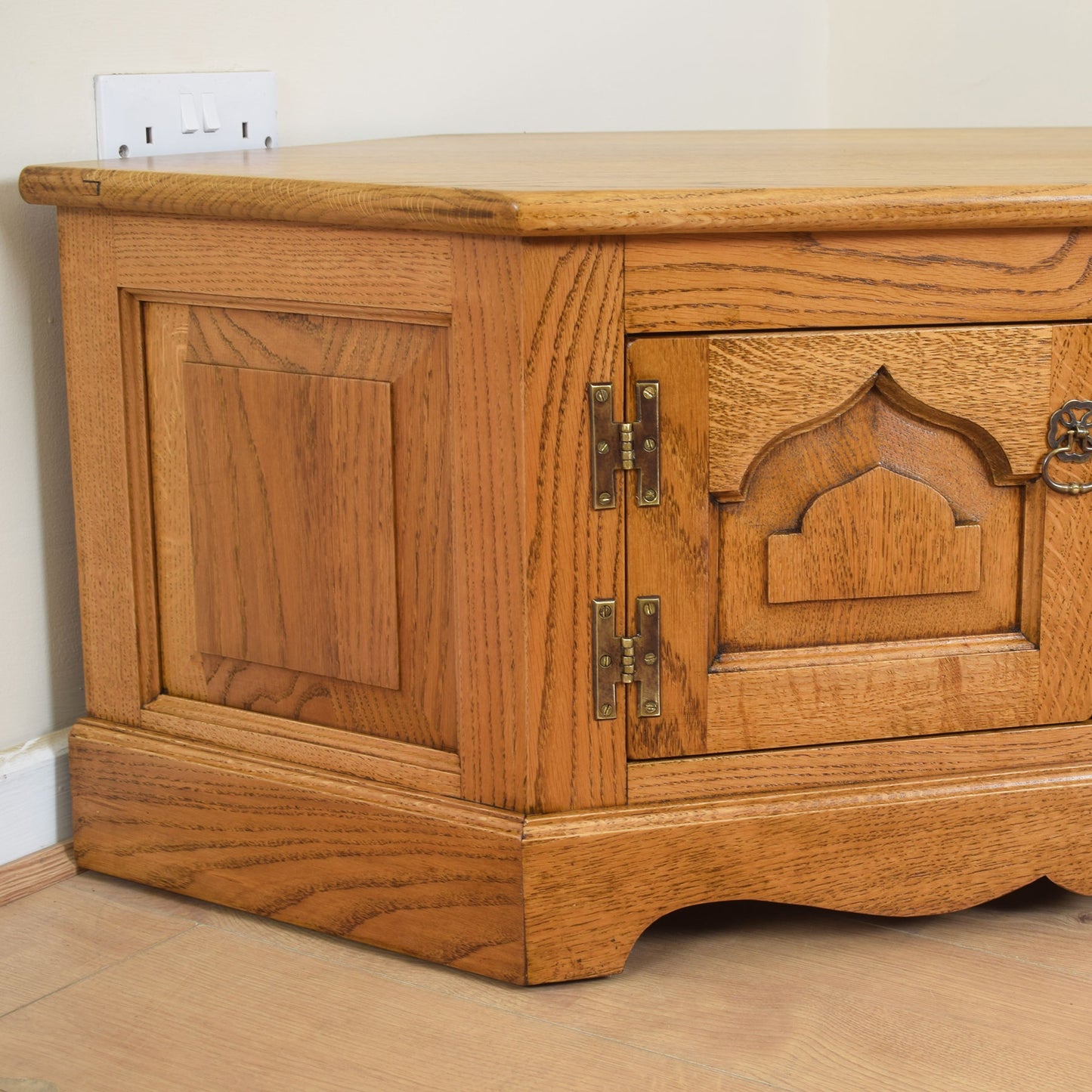 Oak Corner TV Unit