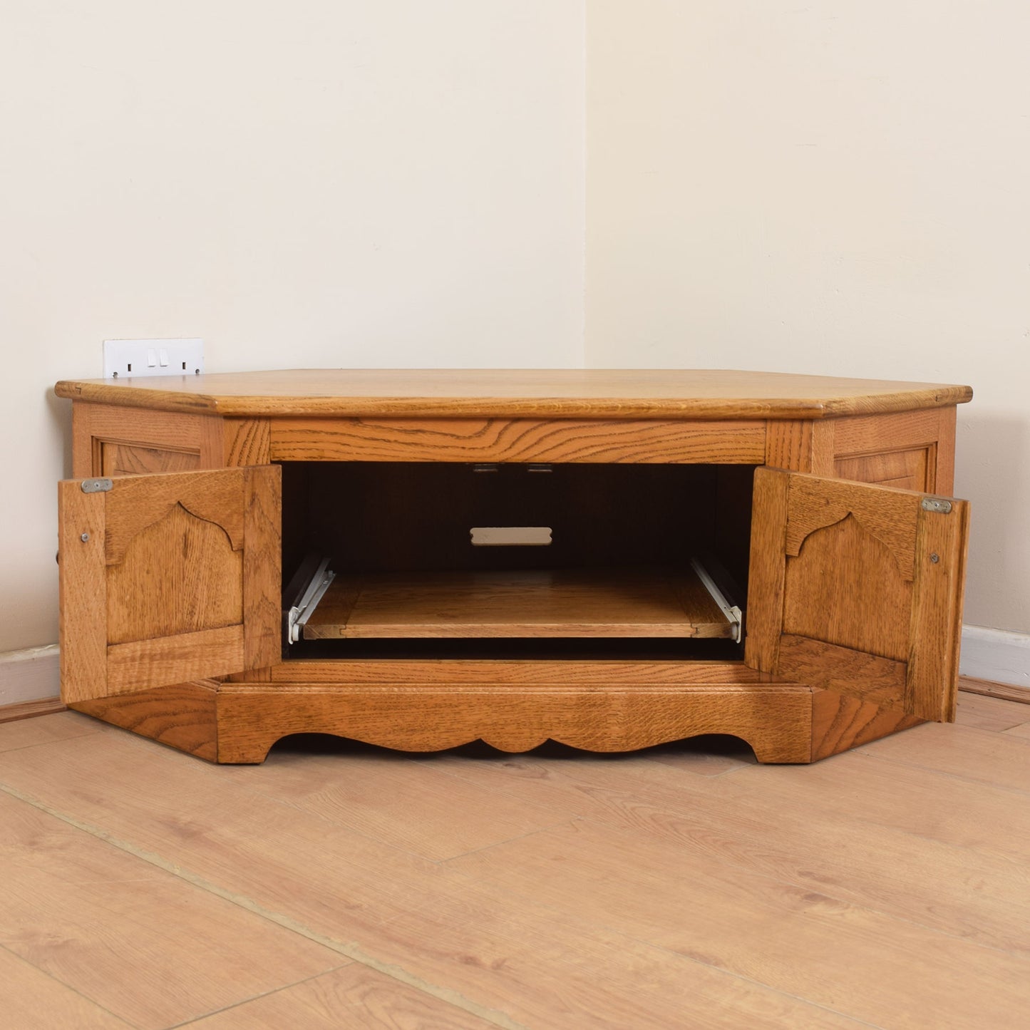 Oak Corner TV Unit